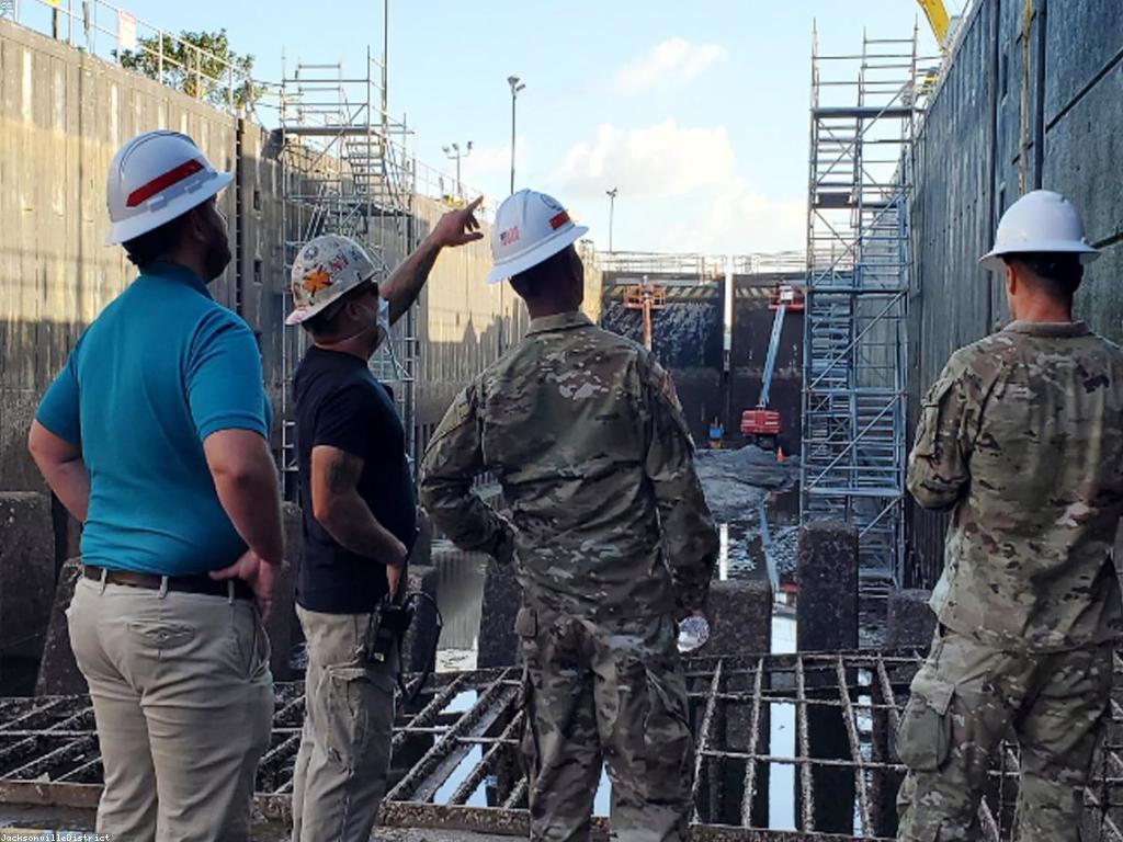 តួនាទីនៃការដឹកនាំក្នុងការអភិវឌ្ឍអ្នកជំនាញ